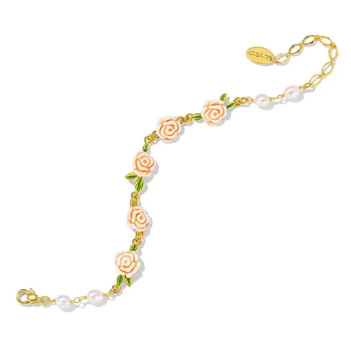 Ensemble de bijoux élégant en émail rose et perles pour femmes avec pendentifs en or karat et zirconium blanc pour occasions spéciales et cadeaux