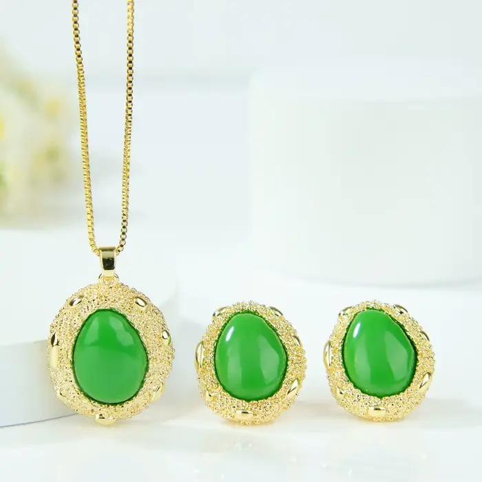 Parure de bijoux italienne exquise en émeraude, couleur or 14 carats, collier et boucles d'oreilles