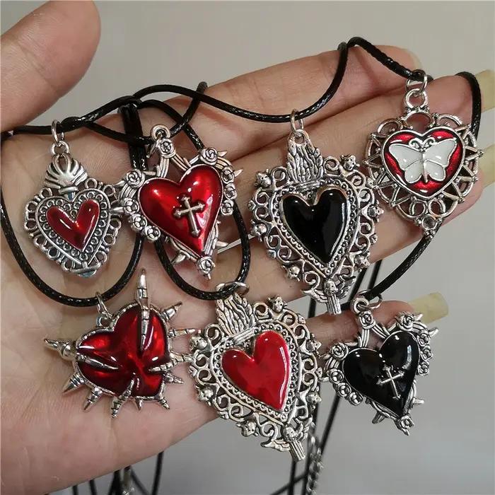 Collier ras du cou en cuir avec pendentif cœur gothique rouge et noir
