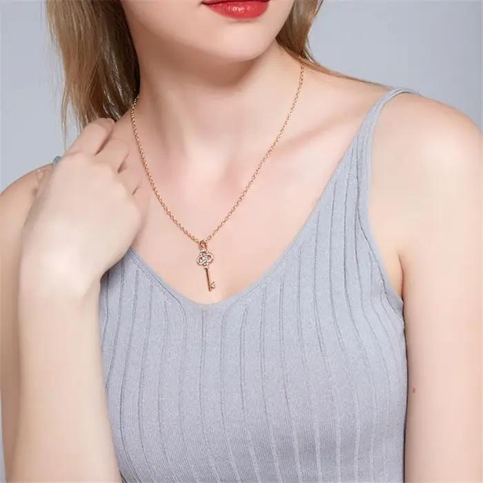 Vintage petit coeur collier pour femmes chaîne courte