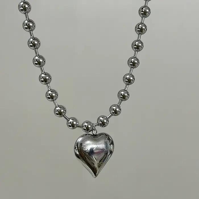 Collier pendentif coeur doré gothique pour femme