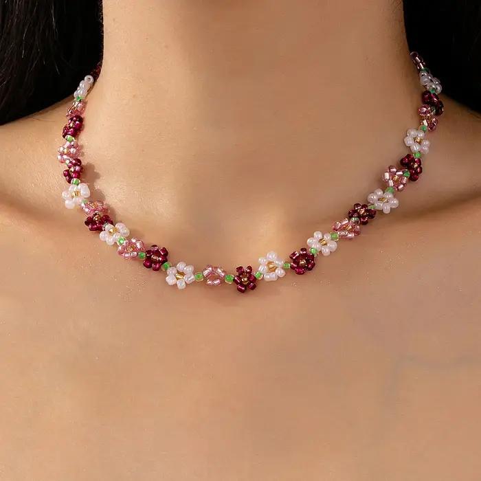 Collier en forme de pétale fabriqué à la main