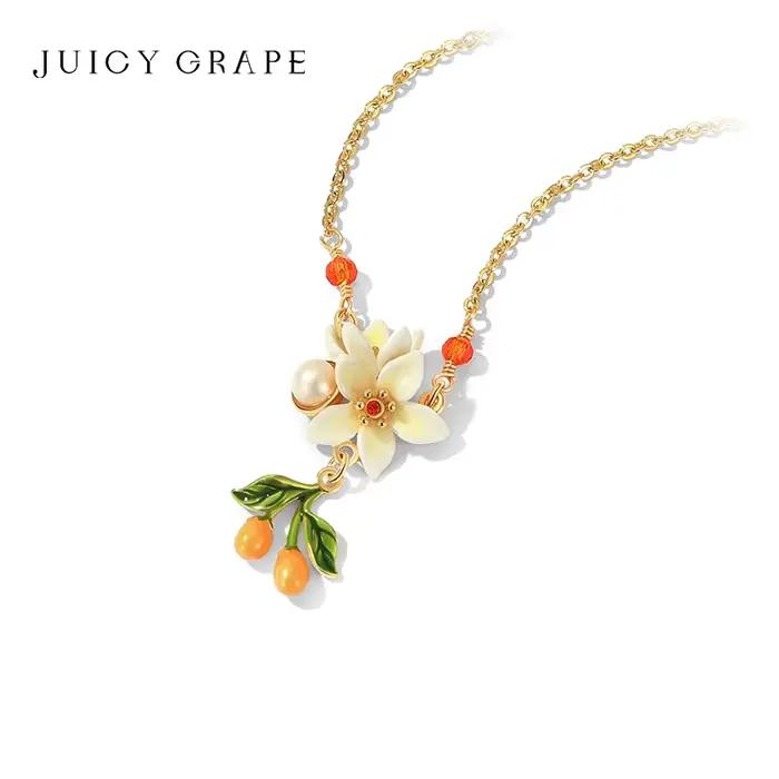 Collier Fleur Émaillée Exquise 'Juicy Grape' Bijou Luxe Plaqué Or 18K pour Femmes Occasions Spéciales