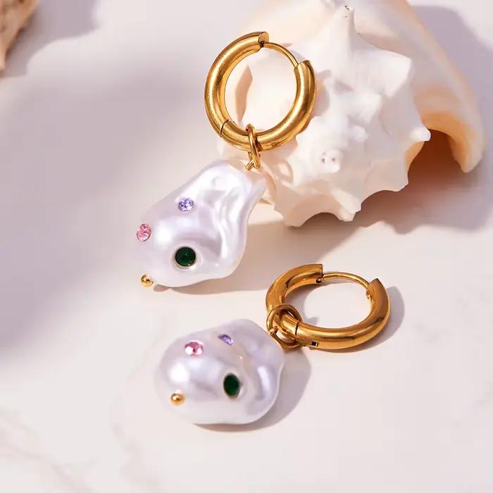 Boucles d'oreilles créoles en acier inoxydable plaquées or avec perles baroques et zircon pour femmes occasions spéciales
