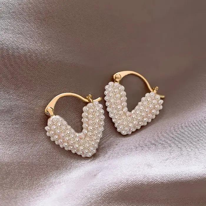 Lumière de luxe Unique nouveau Design amour lmitation perle boucles d'oreilles coeur cerceau boucle d'oreille pour les femmes de mariage bal métal bijoux mode Jewe