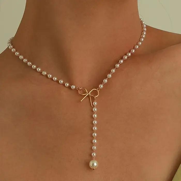Collier à pampilles en perles noires et blanches pour femmes