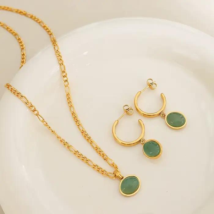 Ensemble de bijoux ethnique en acier inoxydable plaqué or avec pendentif d'aventurine verte pour femmes occasions spéciales