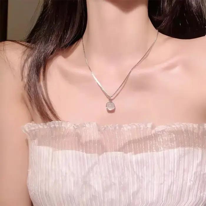 Ensemble de collier pendentif 5 pièces pour femmes avec chaîne de clavicule et pierres précieuses artificielles pour occasions spéciales romantiques et sophistiquées