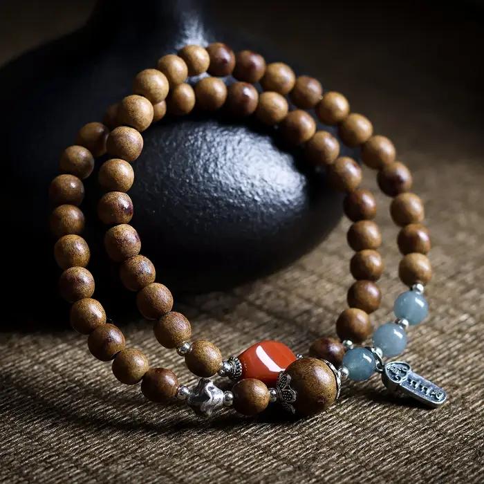 Bracelet en bois d'agar à double boucle avec pendentif porte-bonheur en argent 925 et perles d'agate rouge – Cadeaux