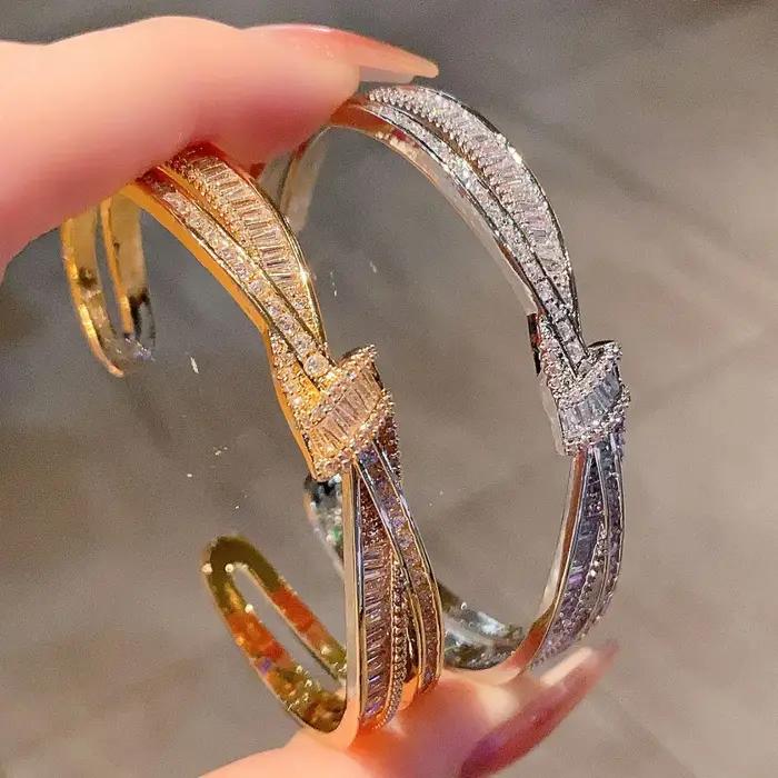 Magnifique Bracelet à manchette ouverte avec nœud torsadé