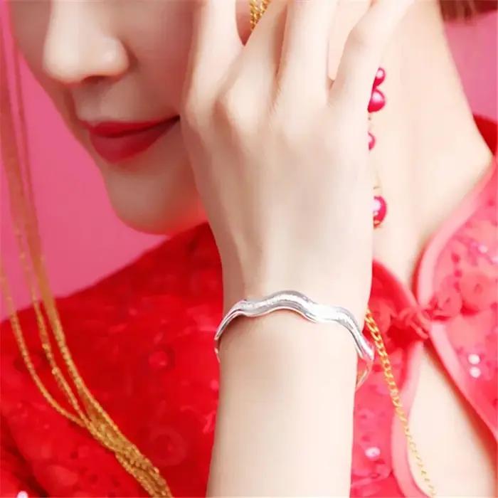 Bracelet jonc ouvert ondulé de luxe pour femme