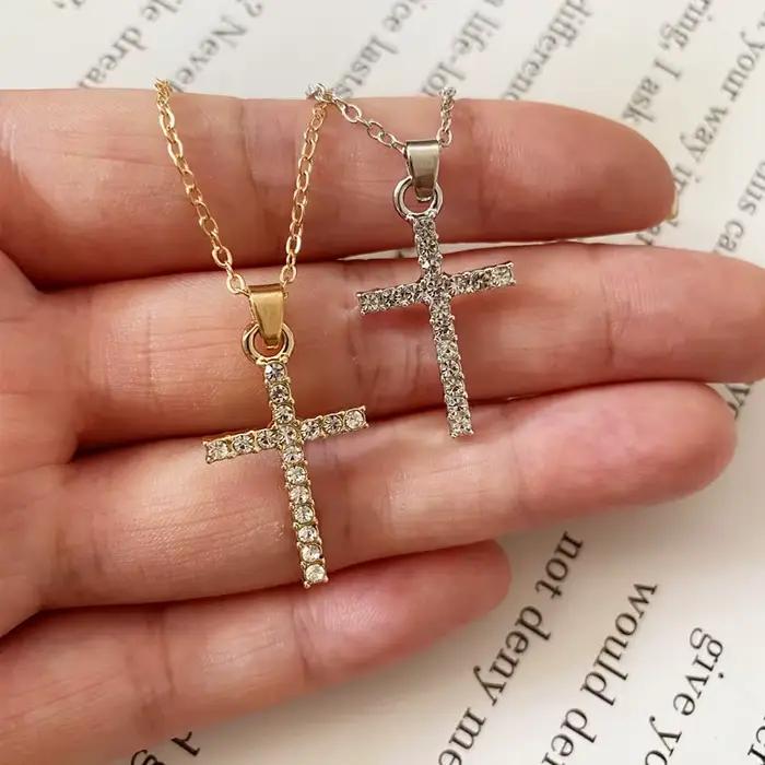 Collier croix en cristal couleur argent doré pour femme