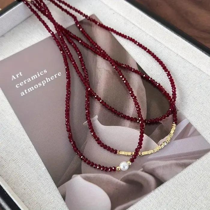 Collier de perles rouges acryliques avec strass pour femmes élégant et moderne pour parties et soirées