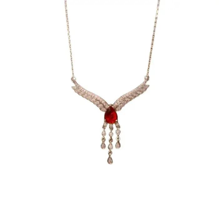 Collier luxueux et frappé de pierres précieuses rouges pour femmes
