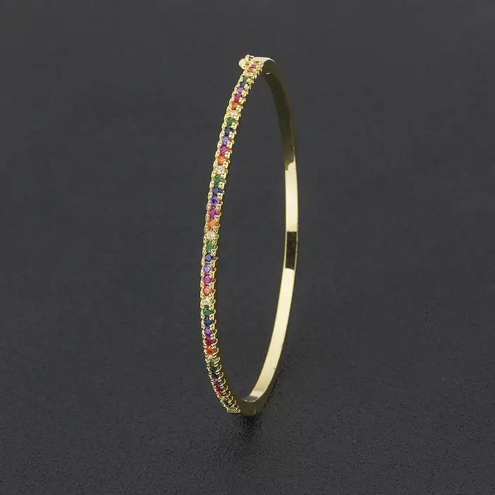 Bracelet arc-en-ciel à breloques en cuivre et zircone