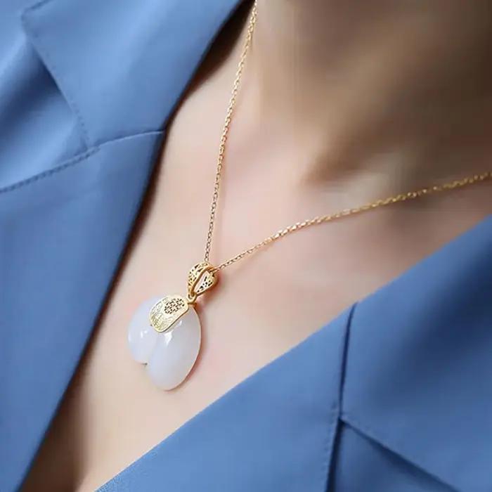 Collier ras du cou élégant en pierre naturelle de jade Hetian avec pendentif éléphant pour femme