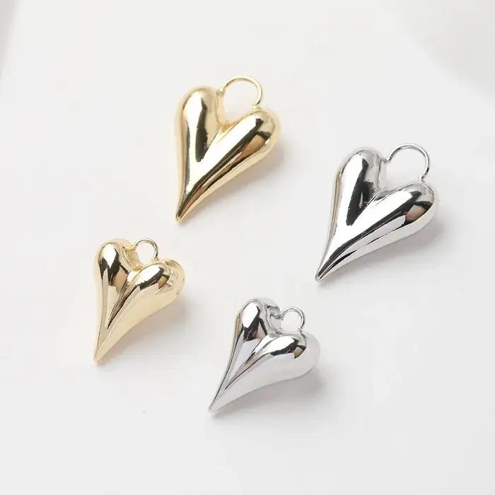 Pendentif coeur pointu plaqué or 14 carats