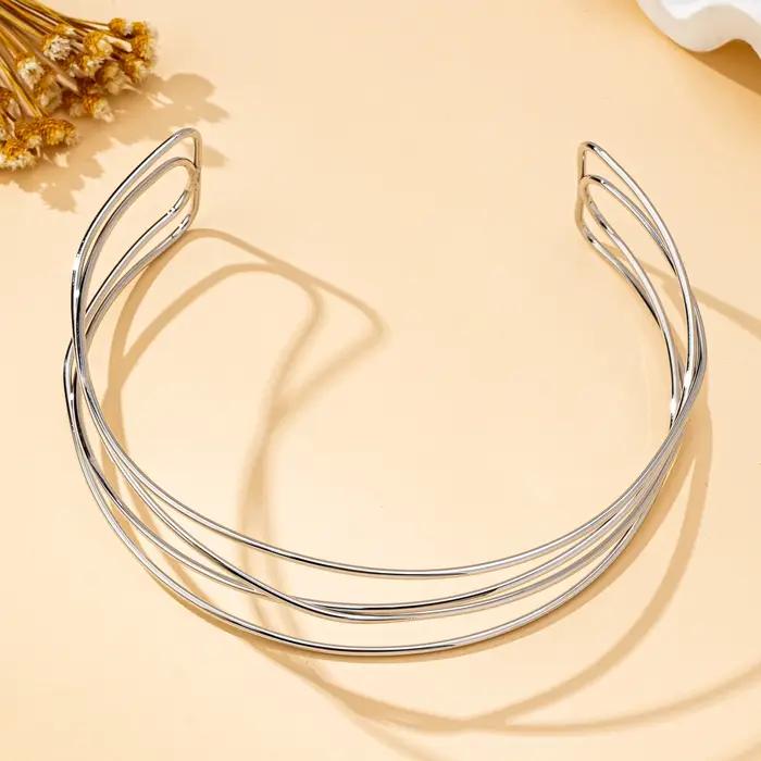 Tour de cou pour femmes en alliage de fer, or et plaqué argent, design minimaliste pour occasions spéciales et tenues quotidiennes
