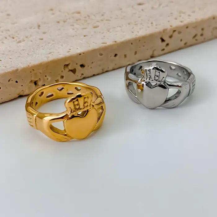 Bague Claddagh irlandaise en acier inoxydable plaqué or 18 carats pour femmes occassions spéciales symbole d'amour loyauté et fidélité