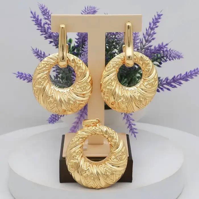 Offre Spéciale – Boucles d'oreilles et pendentif de collier plaqués or 18 carats