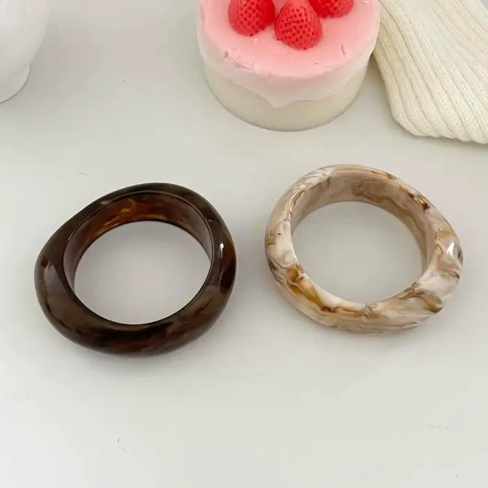 Bracelet en résine avec motif géométrique pour femmes et filles, élégant et moderne pour toutes les occasions spéciales