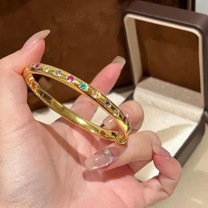 Bracelet en diamant coloré incrusté de brillant breloques design simple moderne pour femmes occasions spéciales mariage