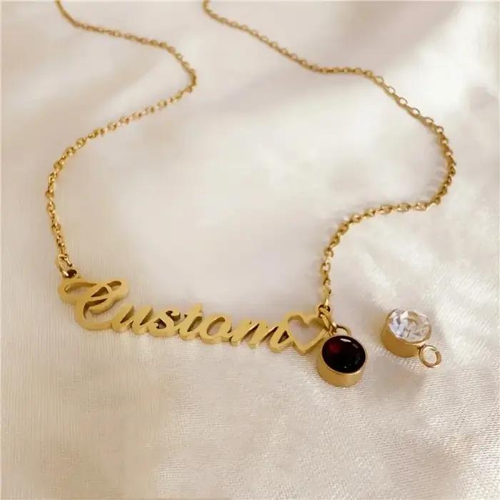 Collier élégant avec nom personnalisé pour femme