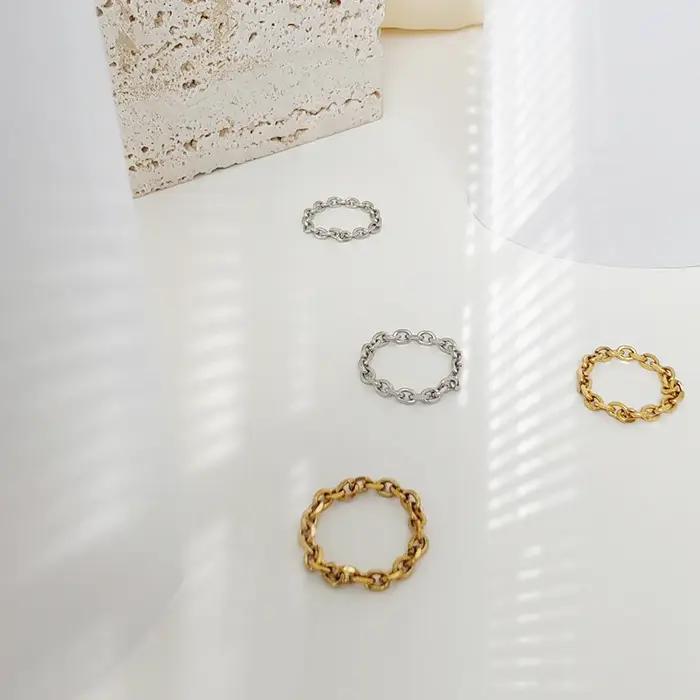 Bague de fiançailles minimaliste en acier inoxydable avec lettres personnalisées et plaquage Or 14K style géométrique pour femme