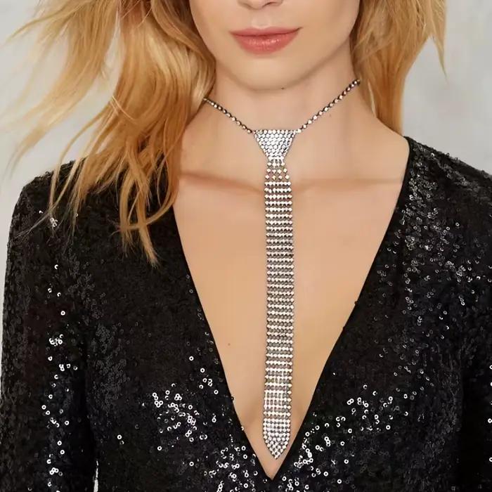 Collier élégant avec nœud papillon en cristal pour femmes, long collier en strass brillant et à la mode, accessoires de bijoux de mariage