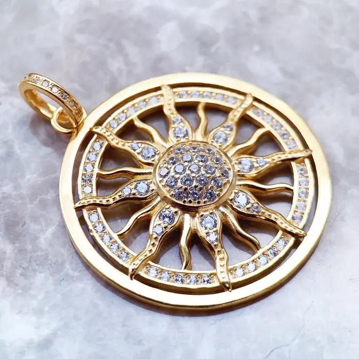 Pendentif couleur or amulette soleil