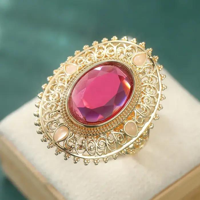 Magnifique bague vintage dorée sculptée à la main avec rubis synthétique creux pour femme