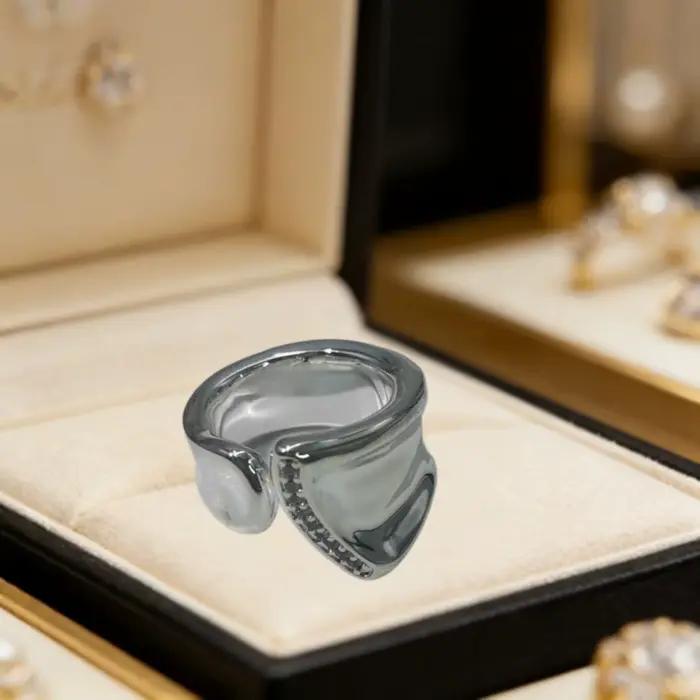 Bague géométrique en or et argent avec diamants