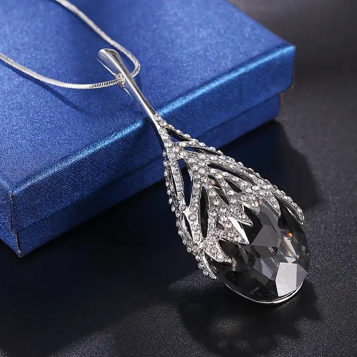 Collier ras du cou en cristal gris pour femmes