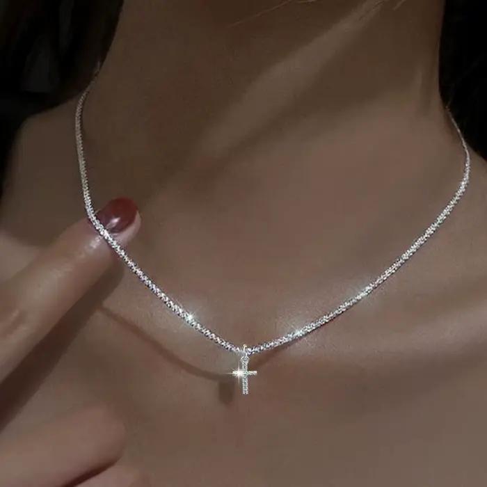 Collier ras du cou avec croix et clavicule, 1 pièce, simple