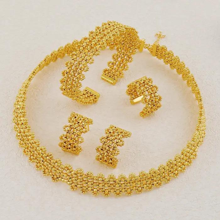 Ensemble collier ras-de-cou et boucles d'oreilles entièrement perlés pour mariée de Dubaï