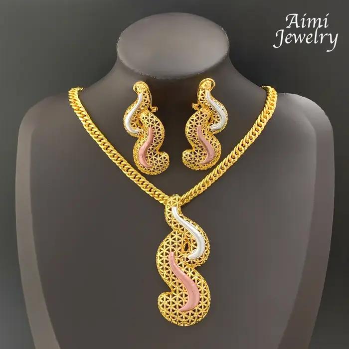 Ensemble de bijoux plaqué or 18 carats avec collier et boucles d'oreilles pour femmes occasions spéciales soirée anniversaire mariage