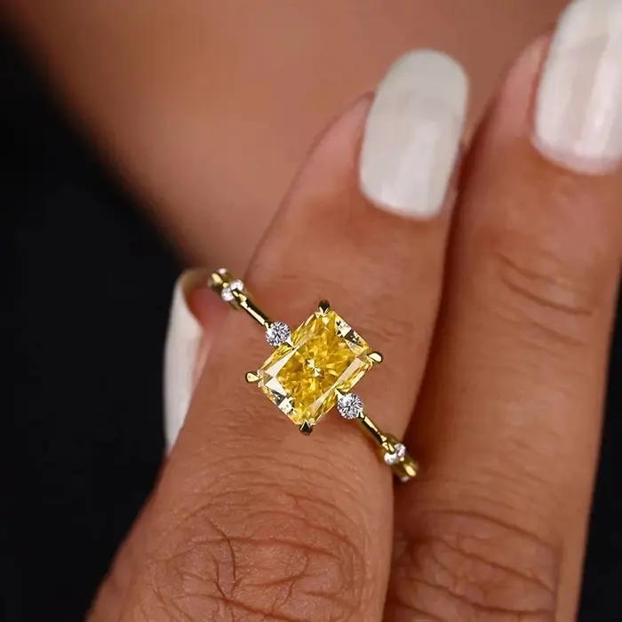 Bague de fiançailles jaune contre-indiqué pour femme
