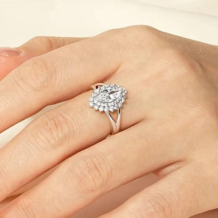 Rrjzz Bague de mariage de mariée en diamant simulé scintillant Marquise CZ Bagues de fiançailles plaquées or 14 carats pour femmes Bijoux tendance
