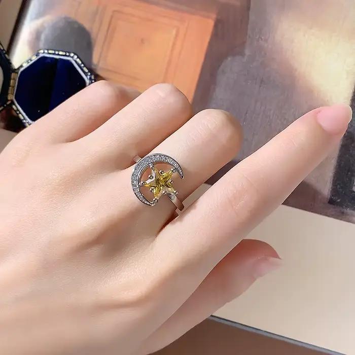 Bague étoile dorée et lune CZ pour femme | Conception céleste en zircone jaune | Plaqué argent 925 | Bijoux de mode