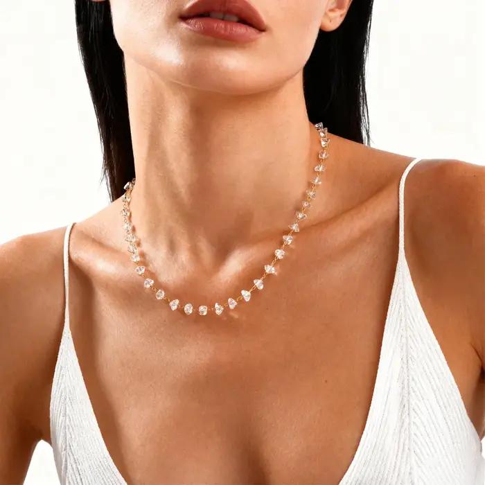 Collier ras du cou délicat à maillons fins pour femmes, bijoux avec pendentif en forme de cœur et de