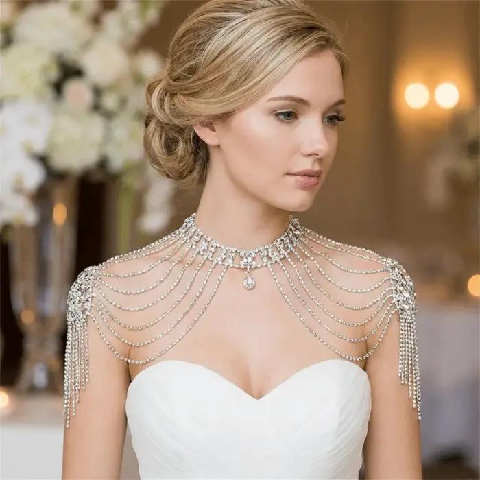 Collier de épaule en strass au design luxueux