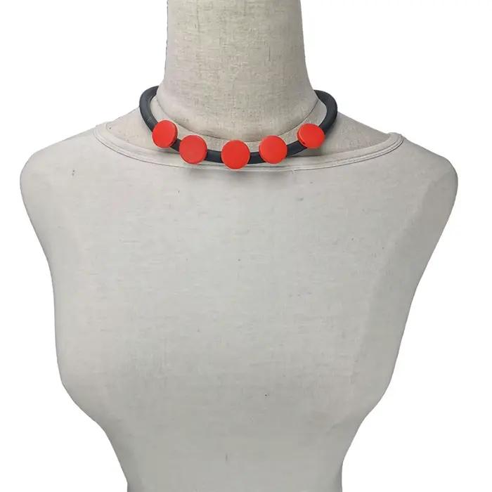 Collier ras du cou en bois pour femmes, design vintage en caoutchouc, bijou d'amour fait à la main, chaîne de fête de mariage occasions spéciales