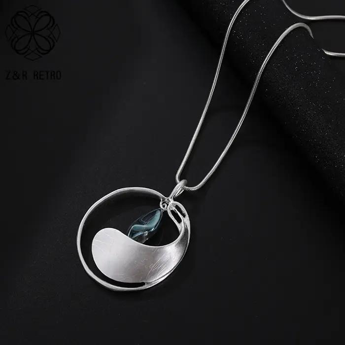 Collier long en métal géométrique pour femme
