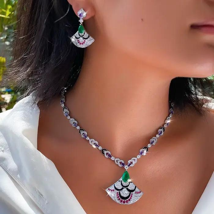 Collier et Boucles d'Oreilles en Zircone Brillante Multicolore Forme Sectorielle Luxe Accessoire de Fête pour Femmes Occasions Spéciales