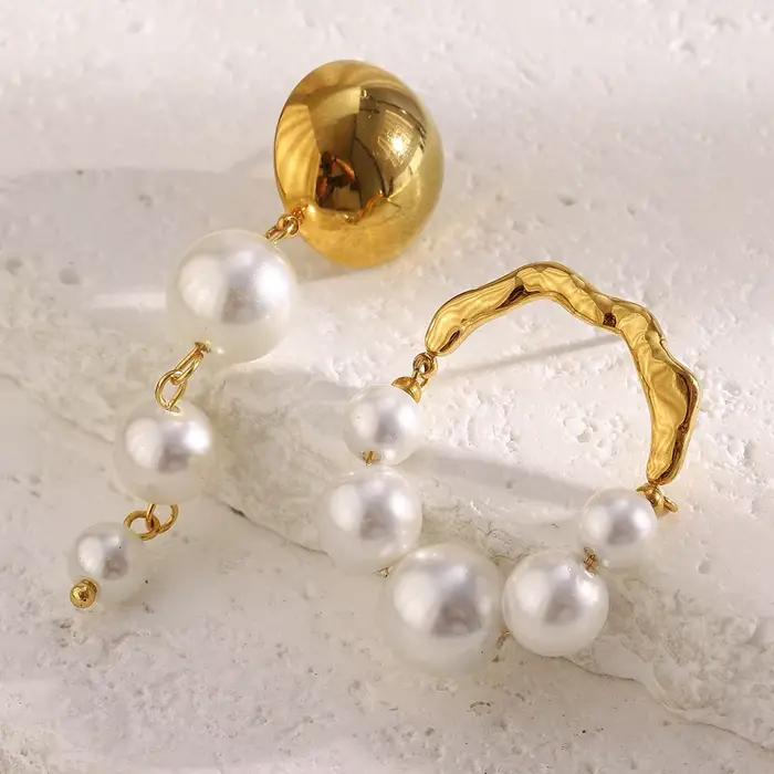 Boucles d'oreilles en perles baroques avec design asymétrique tendance en acier inoxydable plaqué or pour femmes occasions spéciales
