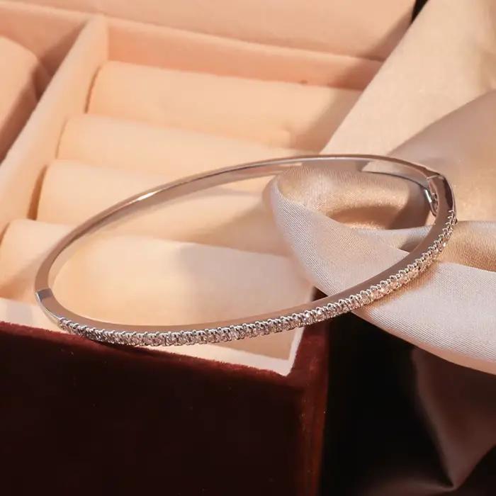 Bracelet Géométrique en Zircone Cubique Plaqué Rhodium Imitation pour Femmes Occasions Spéciales Fantaisie Moderne