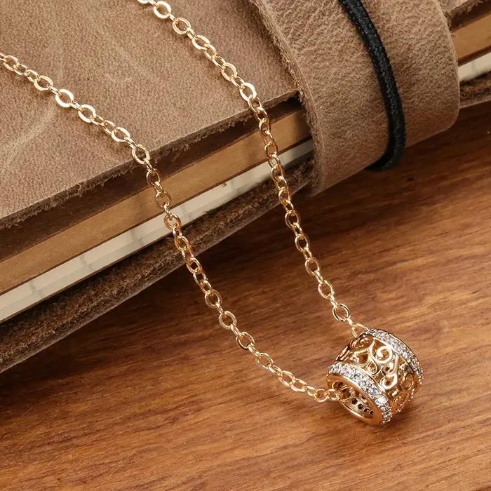 Collier en or rose 585 avec zircon naturel pour femmes, élégant et raffiné pour occasions spéciales et cadeaux