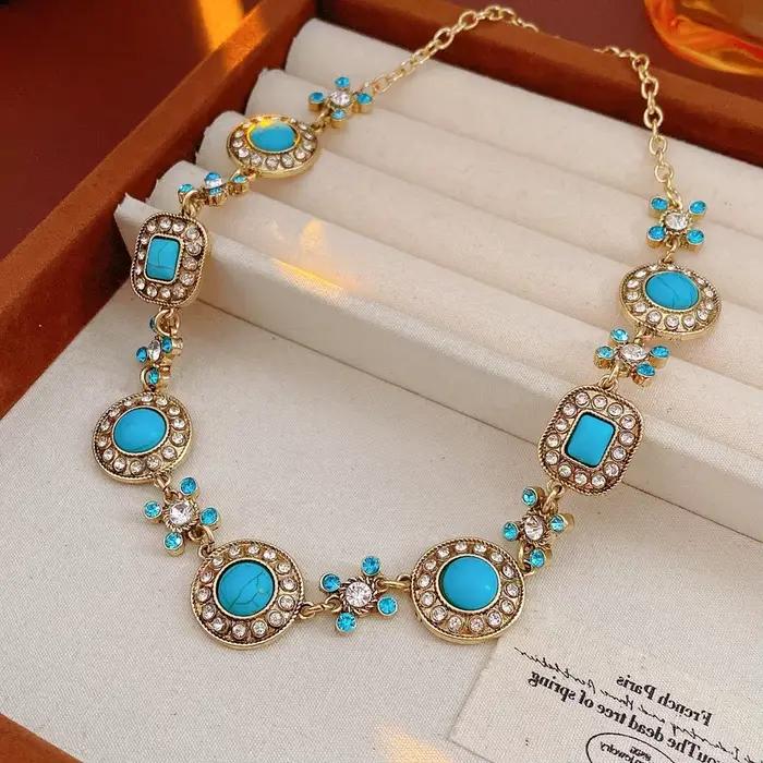 Ensemble de bijoux pour femme élégant et tendance, collier avec pendentif en pierre ronde médiévale, boucles d'oreilles pendantes, réglable, incrusté de strass, N1