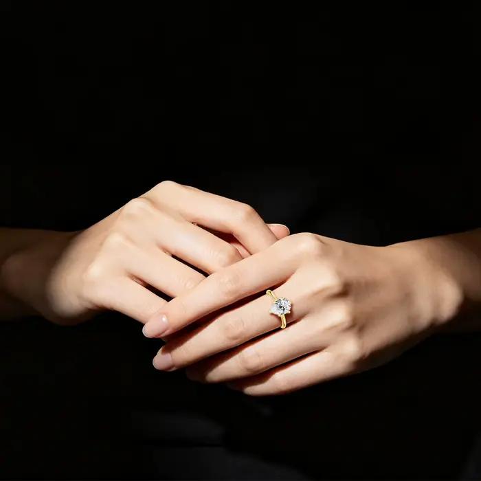 Bague Solitaire en Or Massif 14K Rempli de Moissanite Diamant 2CT Coupe Poire D VVS1 Au585 pour Femme Bijou de Fiançailles Minimaliste
