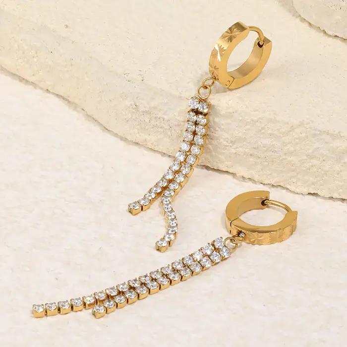 E.B.belle Boucles d'oreilles créoles à fermoir avec longues pampilles en zircon et petite fleur